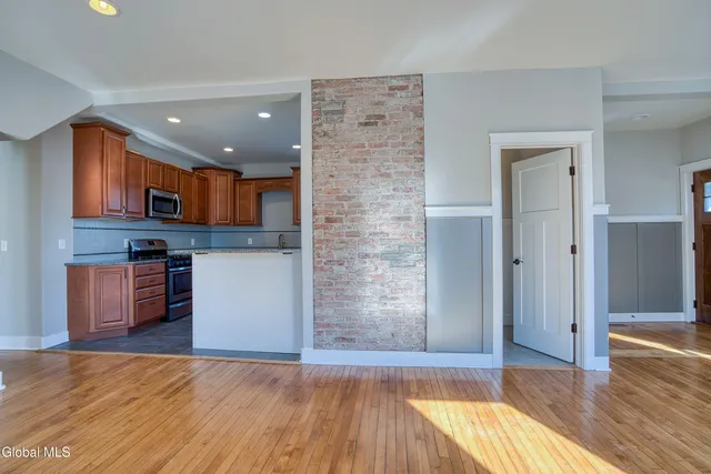 $1,100,000 | 135 Maple Avenue, Saratoga Springs, NY 12866