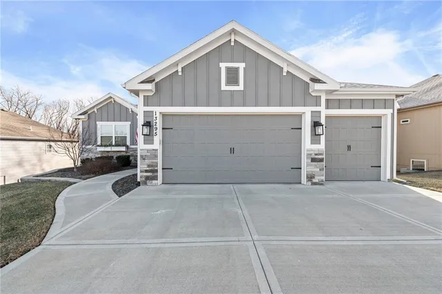 $529,900 | 13295 North Silver Ridge Drive, Platte City, MO 64079