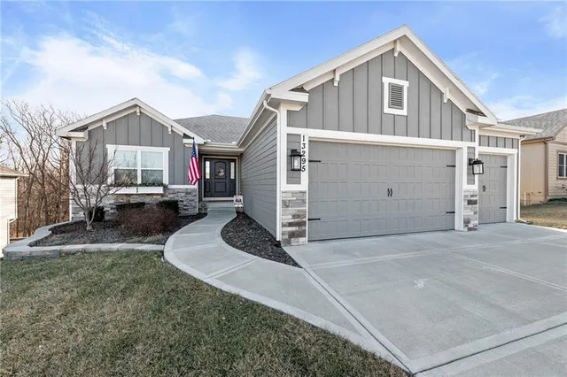$529,900 | 13295 North Silver Ridge Drive, Platte City, MO 64079