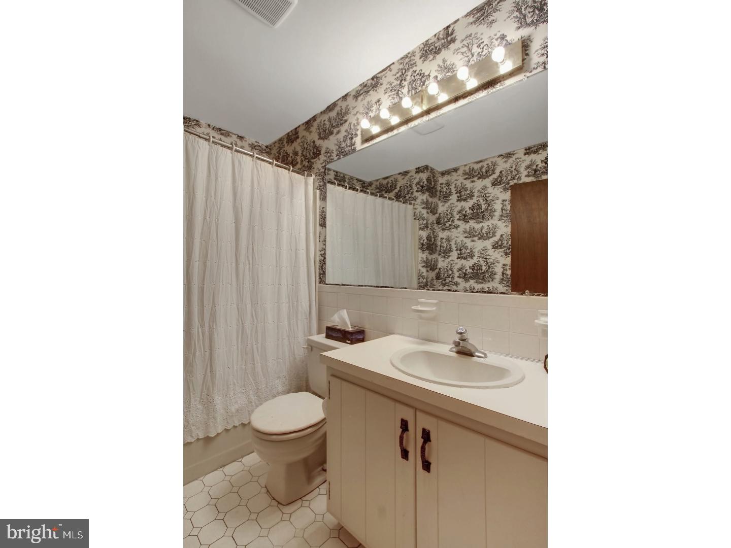 134 Merion Lane Reading, PA 19607 - Photo 17 of 24 Bathroom