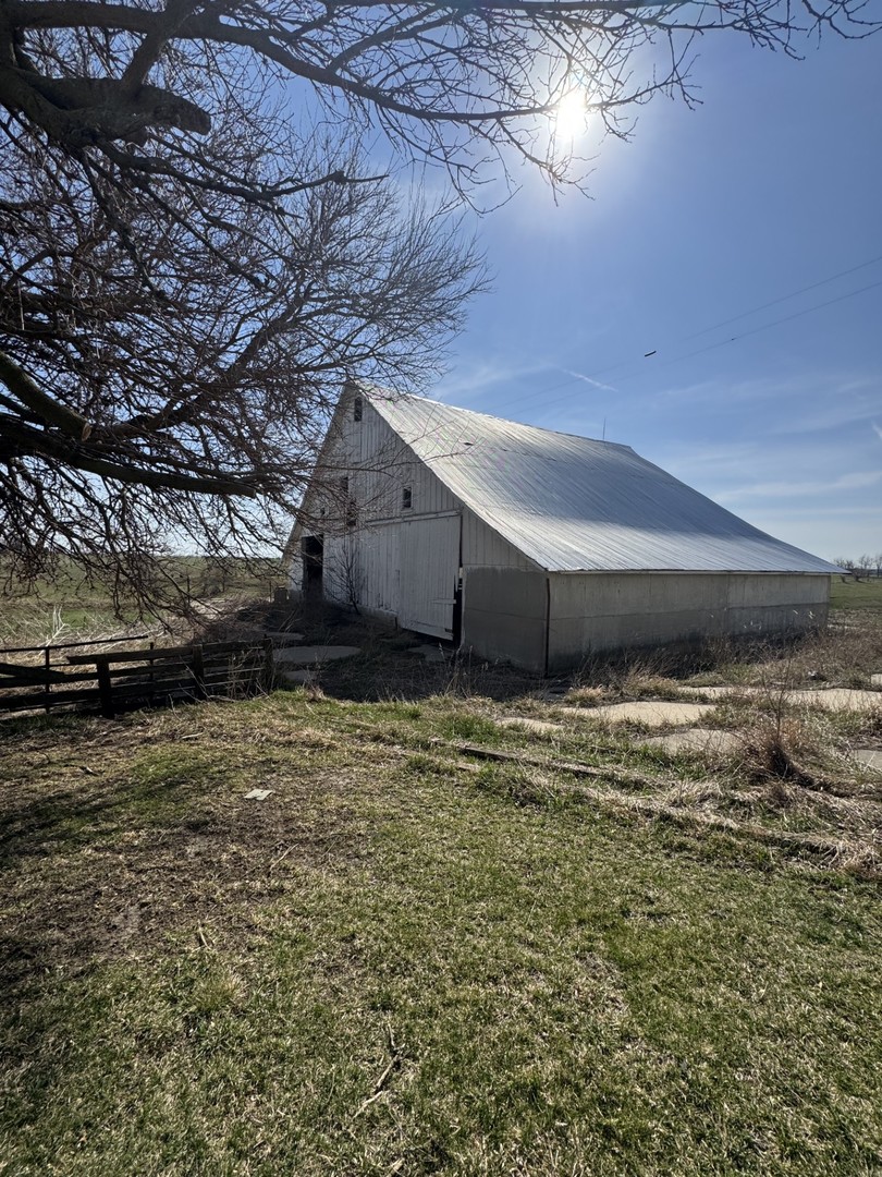 19381 Luther Road Sterling, IL 61081 - Photo 25 of 43