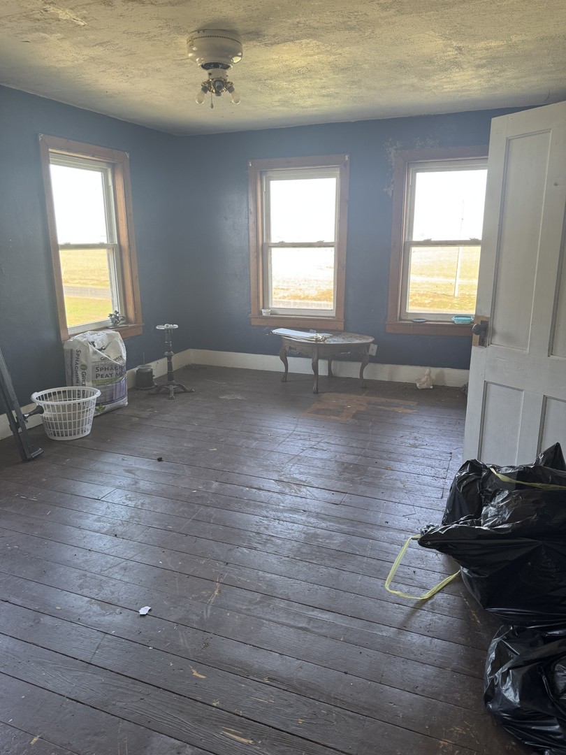 19381 Luther Road Sterling, IL 61081 - Photo 33 of 43 a room with wooden floor and furniture