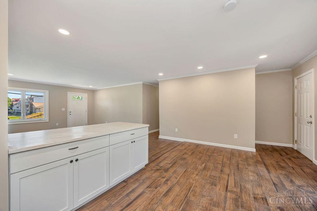 2713 John Gray Road Cincinnati, OH 45231 - Photo 12 of 35 Gallery Image 12