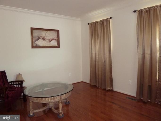 6544 Pebble Brooke Road Baltimore, MD 21209 - Photo 3 of 30 Living Room
