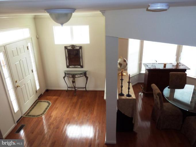 6544 Pebble Brooke Road Baltimore, MD 21209 - Photo 8 of 30 Entrance / Foyer