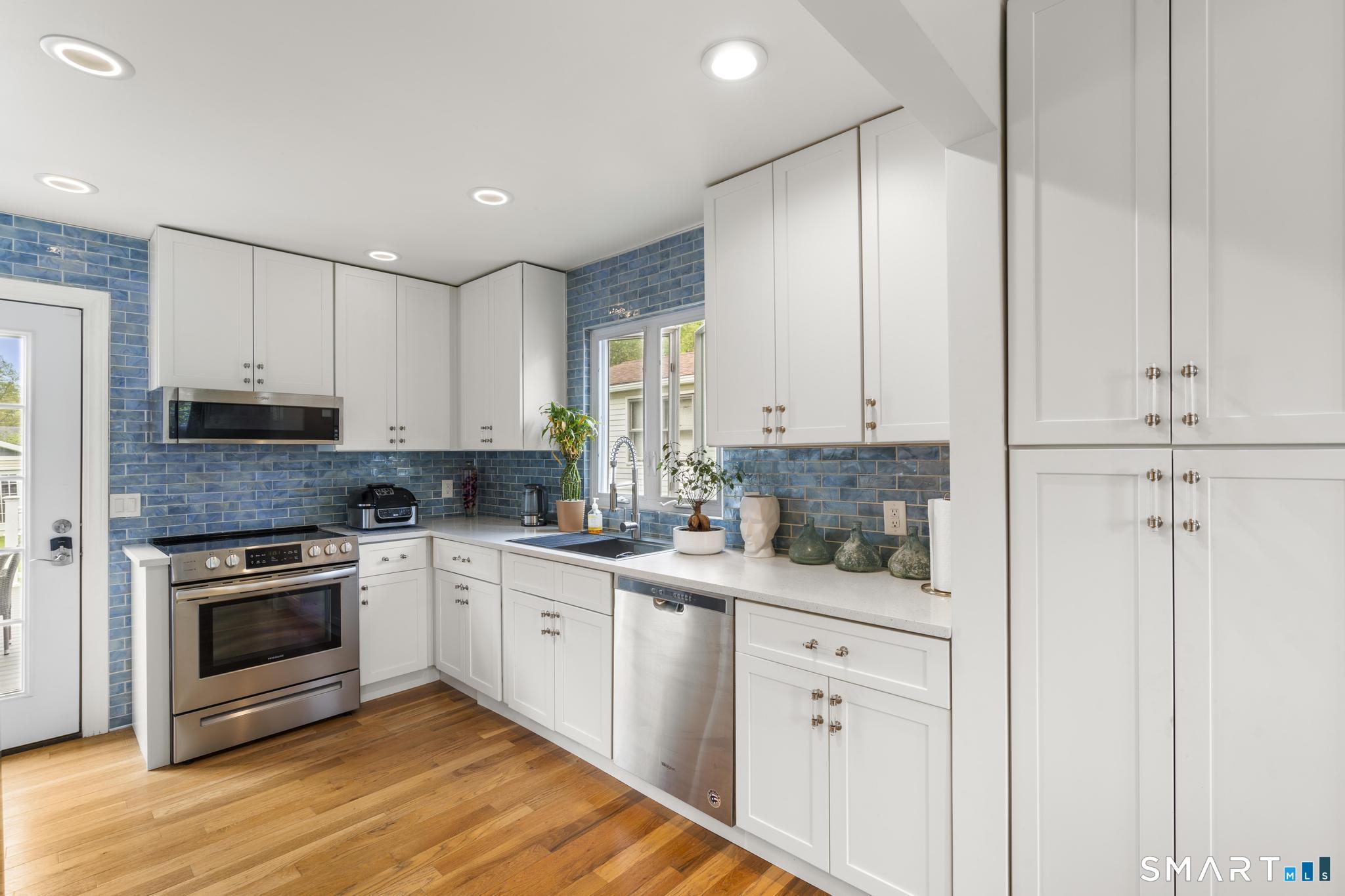 141 Rood Avenue Windsor, CT 06095 - Photo 11 of 37 KITCHEN