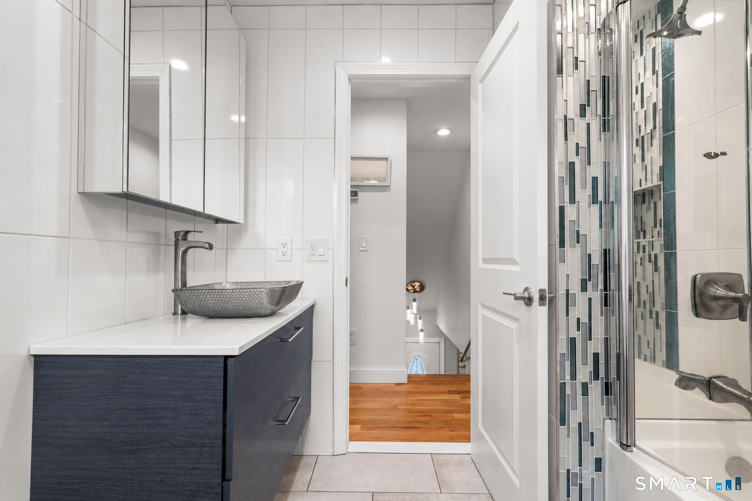 141 Rood Avenue Windsor, CT 06095 - Photo 20 of 37 2ND FLOOR - FULL BATHROOM W/ TUB