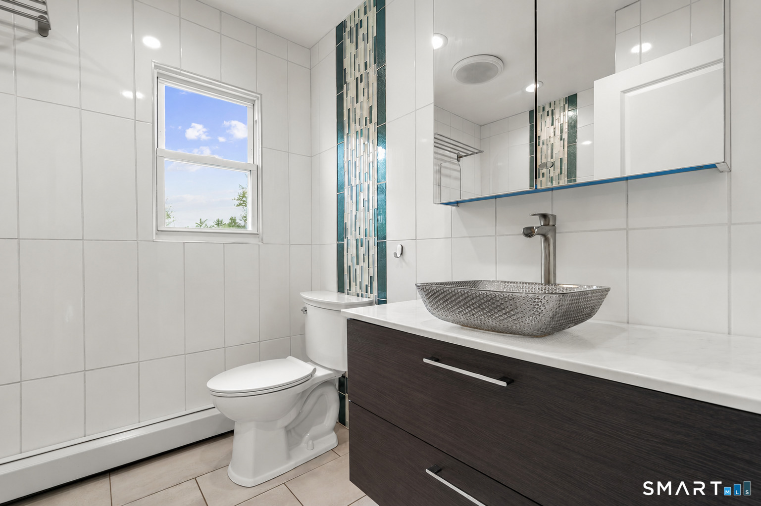 141 Rood Avenue Windsor, CT 06095 - Photo 21 of 37 2ND FLOOR - FULL BATHROOM W/ TUB