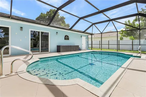 $419,800 | 908 Northeast 5th Place, Cape Coral, FL 33909