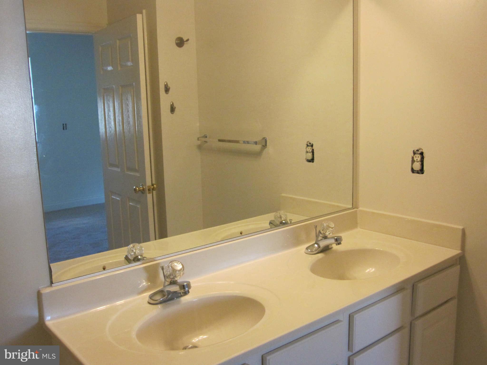 2729 Middle Neck Road Odenton, MD 21113 - Photo 14 of 23 Bath (Master)