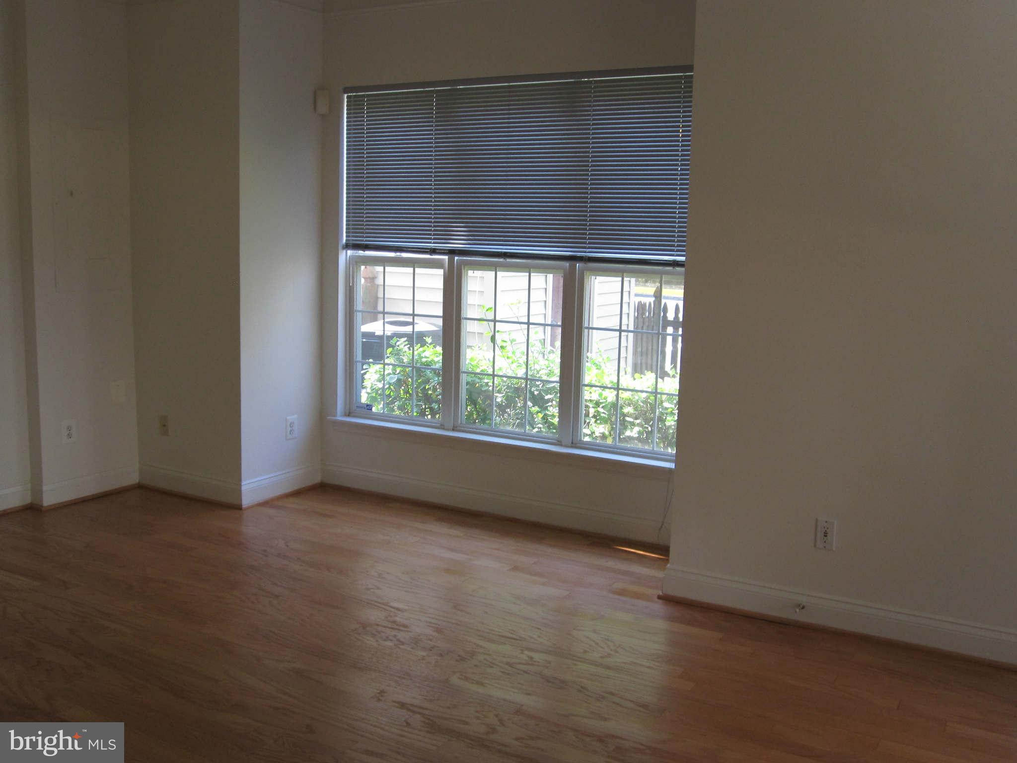 2729 Middle Neck Road Odenton, MD 21113 - Photo 17 of 23 Living Room