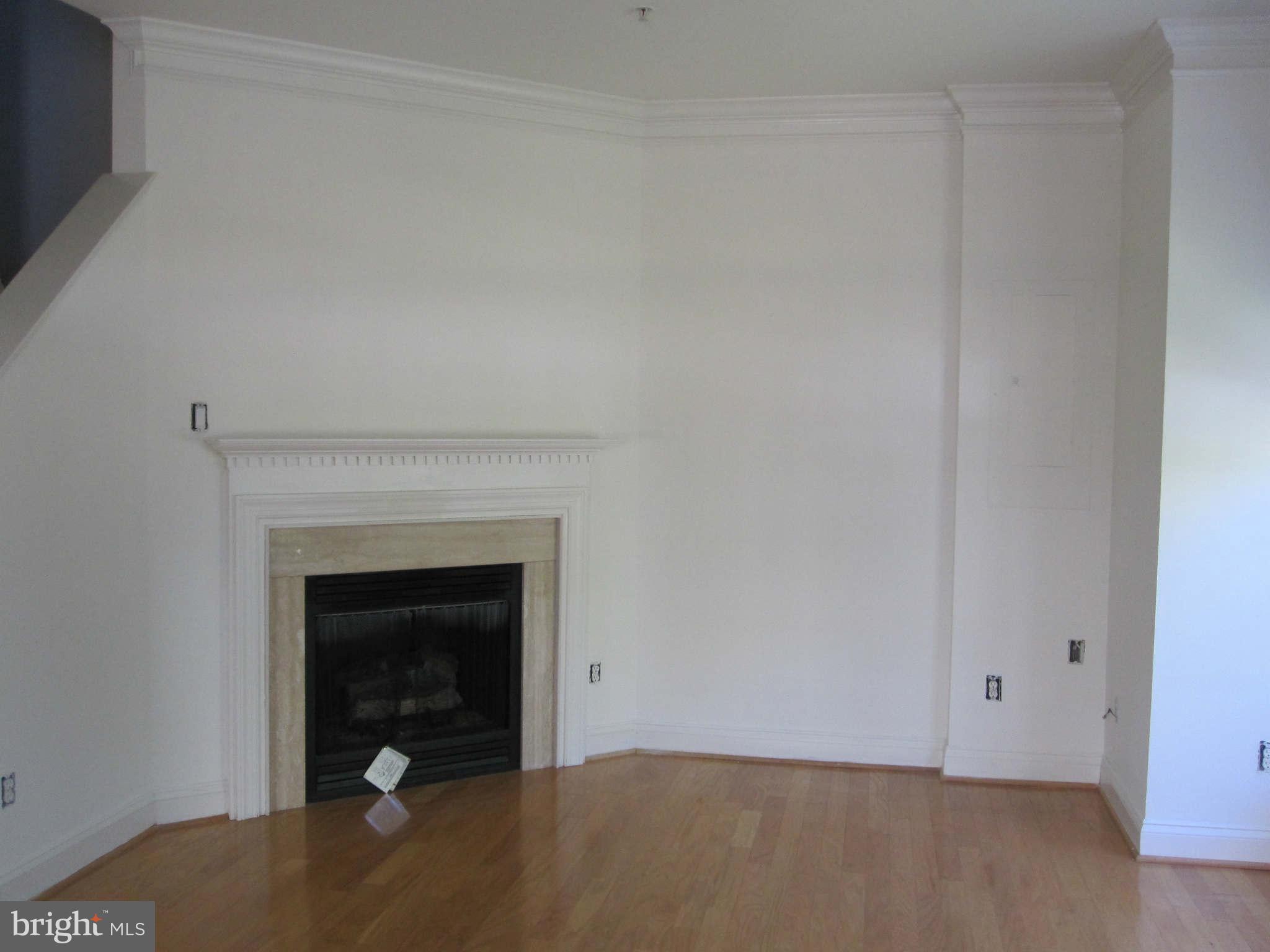2729 Middle Neck Road Odenton, MD 21113 - Photo 3 of 23 Living Room