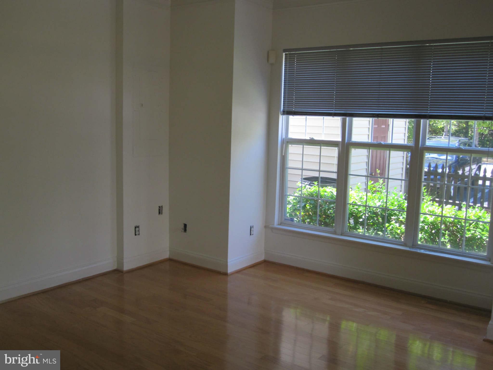 2729 Middle Neck Road Odenton, MD 21113 - Photo 4 of 23 Living Room