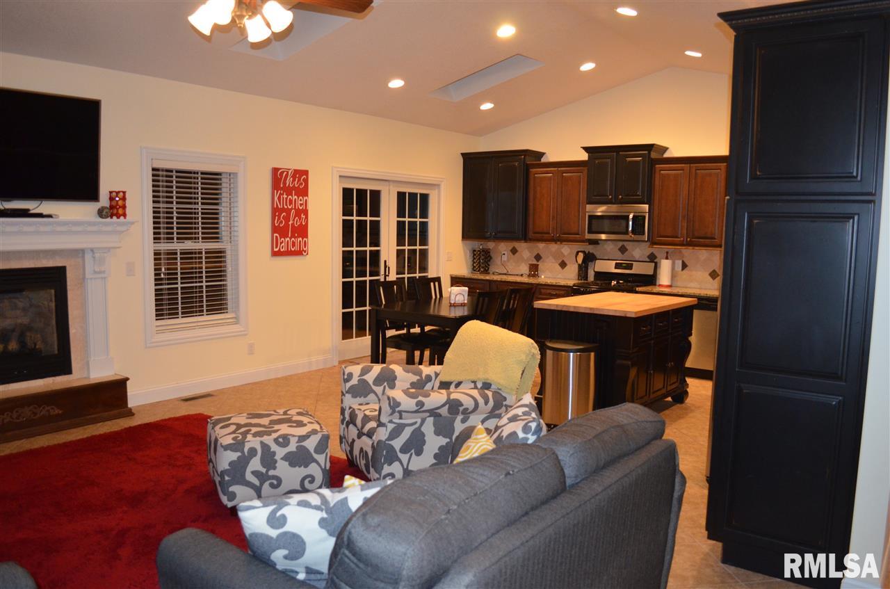 4102 South Dunbar Point Mapleton, IL 61547 - Photo 5 of 36