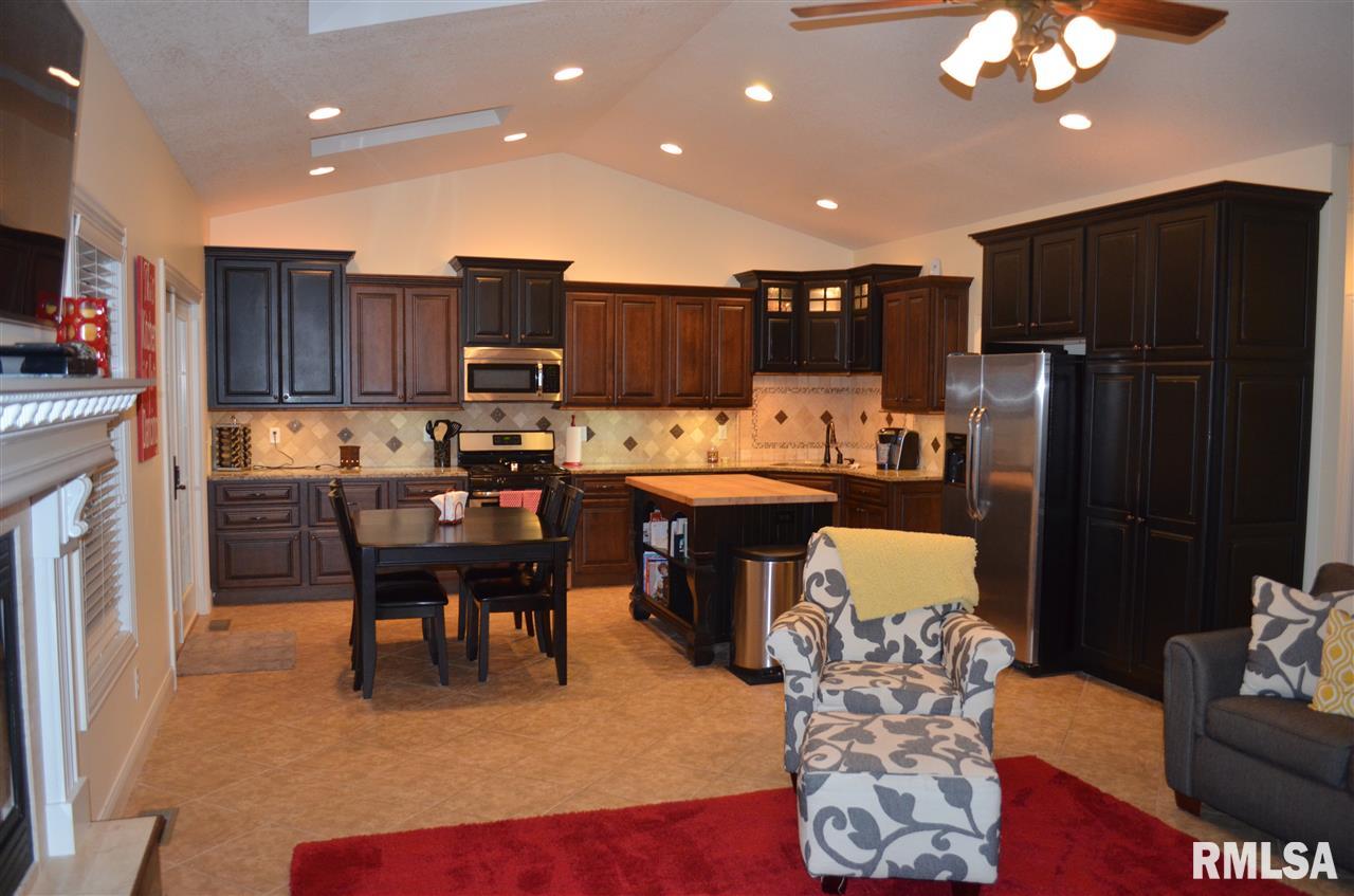 4102 South Dunbar Point Mapleton, IL 61547 - Photo 6 of 36