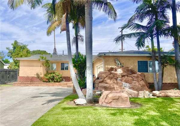 $950,000 | 431 East Rosslynn Avenue, Fullerton, CA 92832
