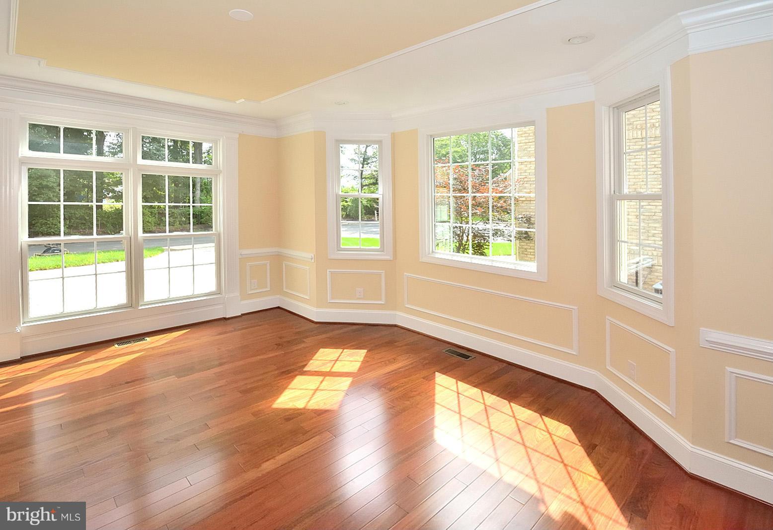 6155 Reza Court Springfield, VA 22152 - Photo 3 of 30 Living Room