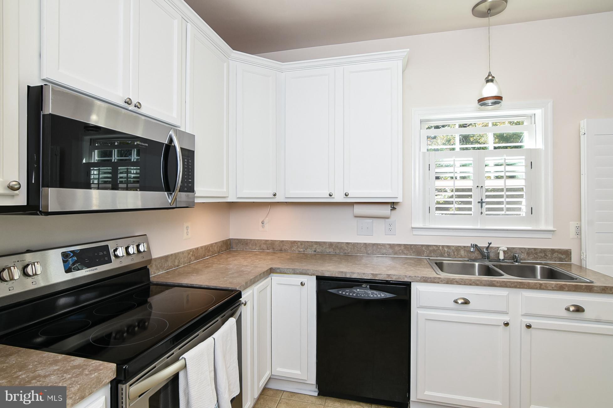 9174 Caledon Road King George, VA 22485 - Photo 13 of 34 Kitchen with Upgraded Countertops