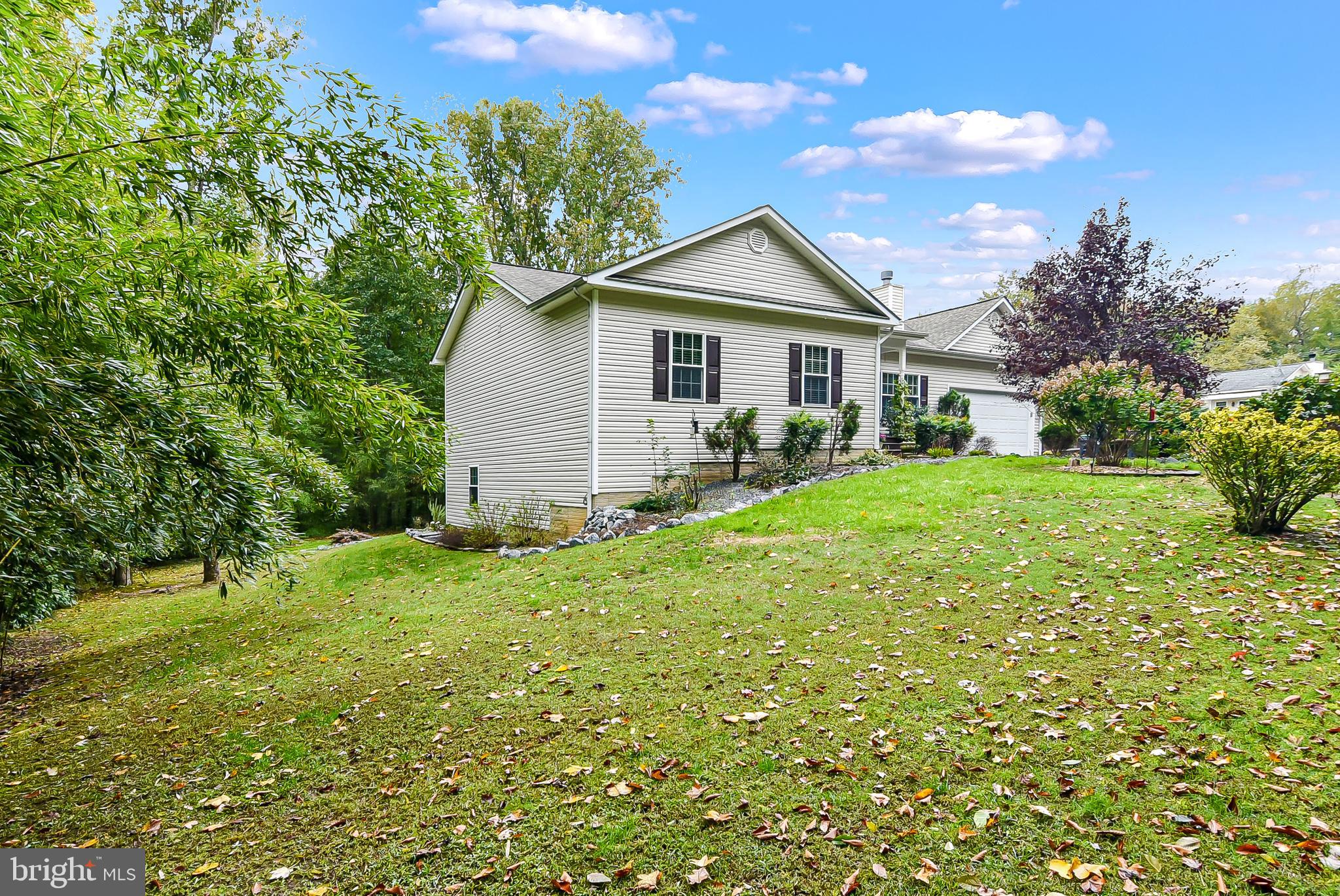 9174 Caledon Road King George, VA 22485 - Photo 3 of 34 Front/Side Exterior & Front/Side Yard View