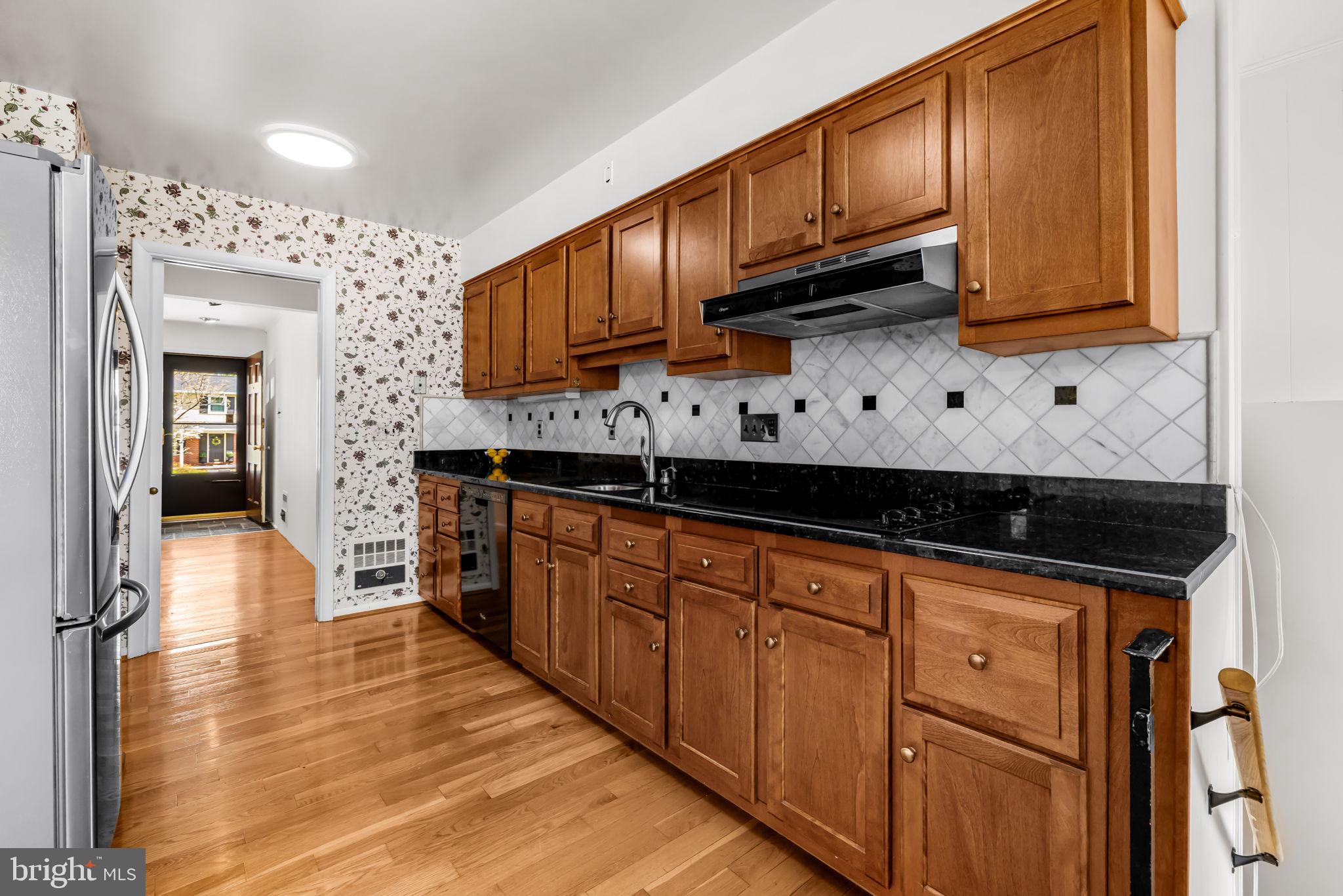 319 Gailridge Road Lutherville-Timonium, MD 21093 - Photo 16 of 56 Wood cabinets