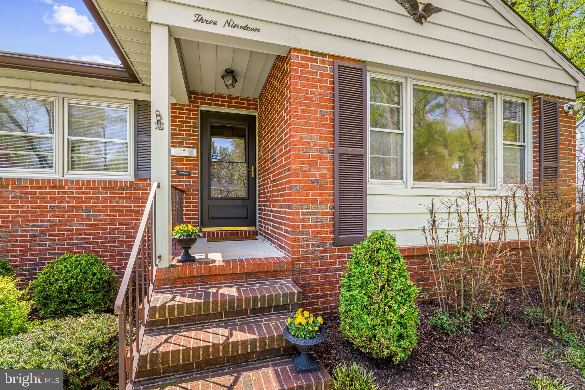 319 Gailridge Road Lutherville-Timonium, MD 21093 - Photo 5 of 56 Front porch
