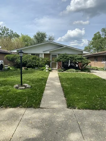 $99,500 | 1521 East 13th Place, Ford Heights, IL 60411