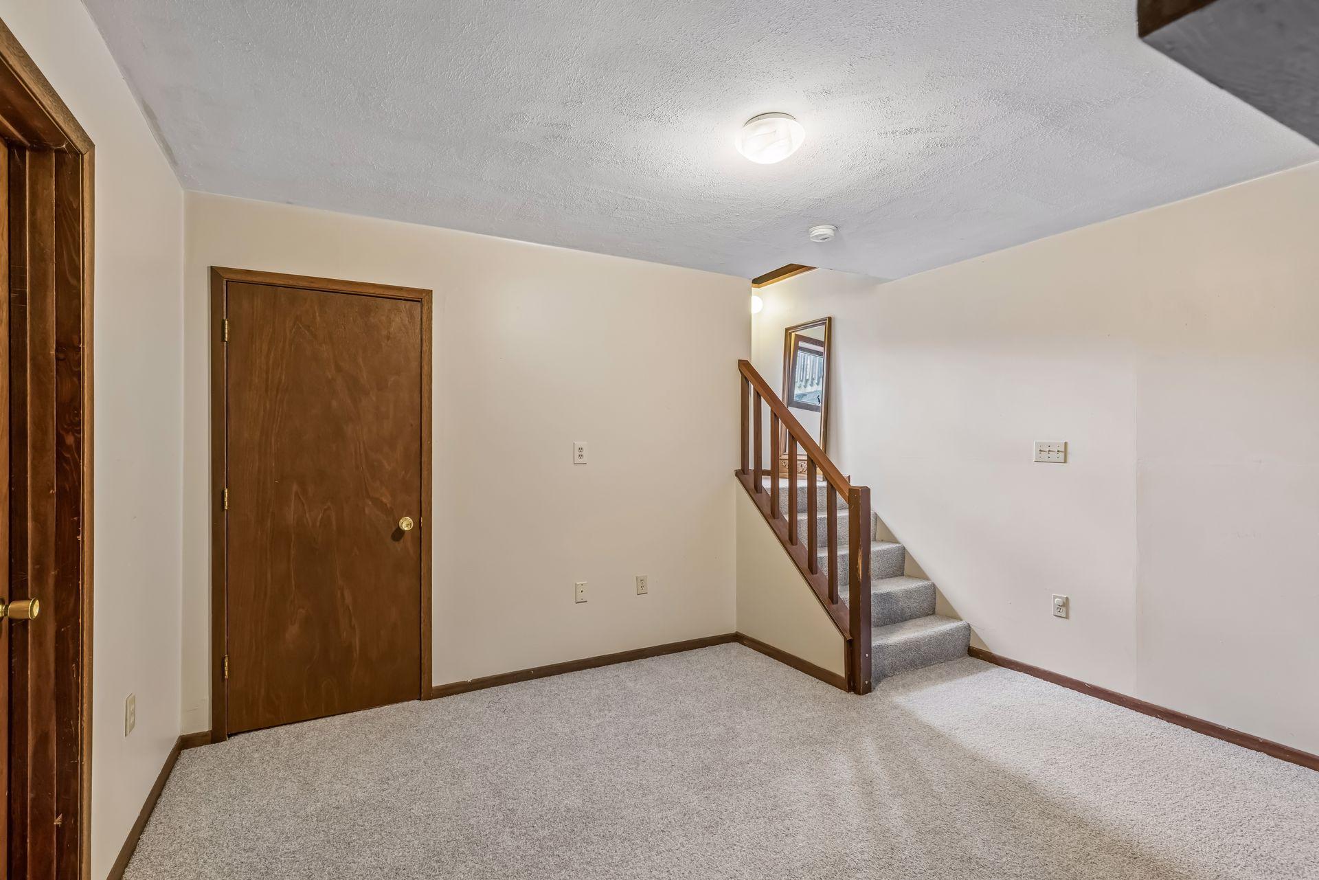 579 County Rd B East Maplewood, MN 55117 - Photo 18 of 31