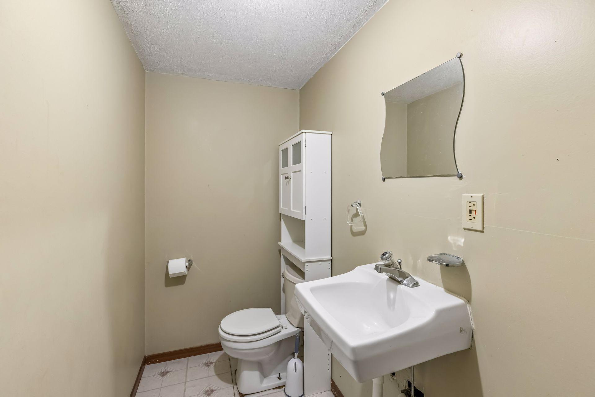 579 County Rd B East Maplewood, MN 55117 - Photo 22 of 31