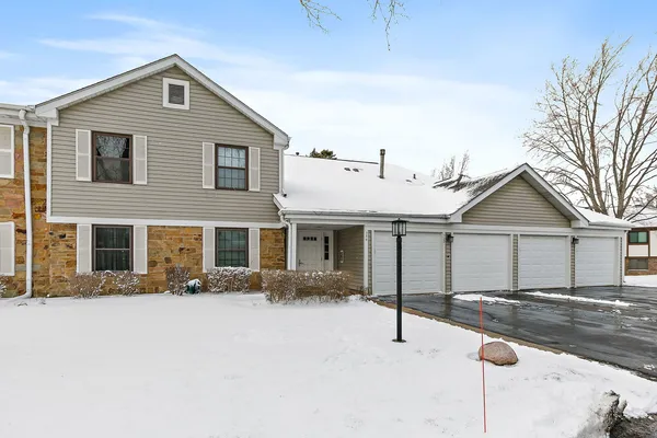 $280,000 | 320 Woodbury Court, Unit D1, Schaumburg, IL 60193