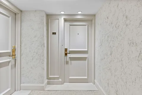 $585,000 | 3440 South Ocean Boulevard, Unit 107S, Palm Beach, FL 33480