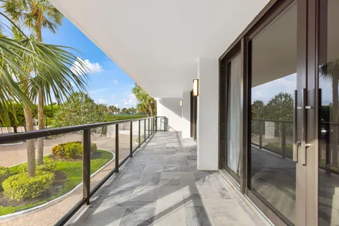 $585,000 | 3440 South Ocean Boulevard, Unit 107S, Palm Beach, FL 33480