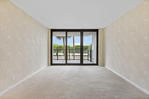 $585,000 | 3440 South Ocean Boulevard, Unit 107S, Palm Beach, FL 33480