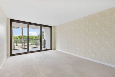 $585,000 | 3440 South Ocean Boulevard, Unit 107S, Palm Beach, FL 33480