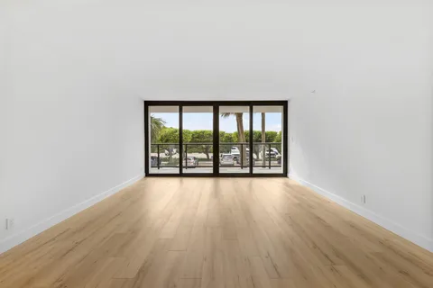 $585,000 | 3440 South Ocean Boulevard, Unit 107S, Palm Beach, FL 33480