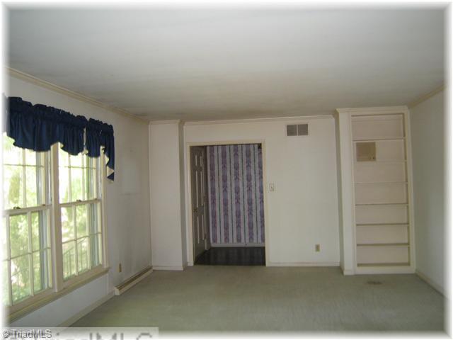 8307 Maloe Court Oak Ridge, NC 27310 - Photo 7 of 8 Living Room.