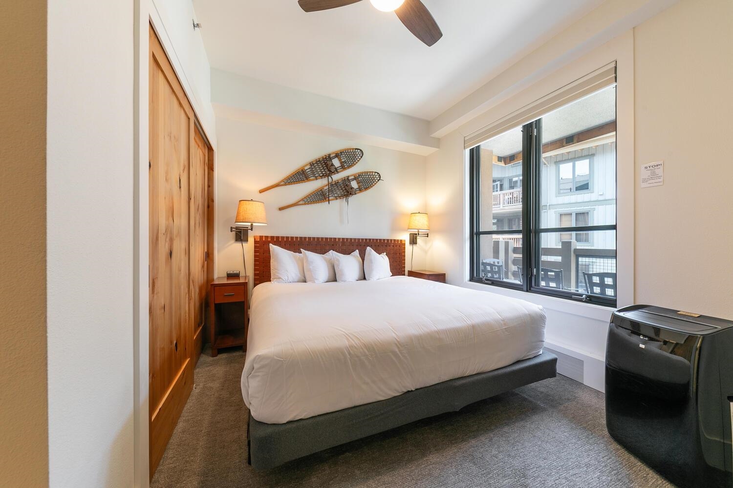 1750 Village East Road, Unit 5314 316 Olympic Valley, CA 96146 - Photo 14 of 28 a bedroom with a bed and a window