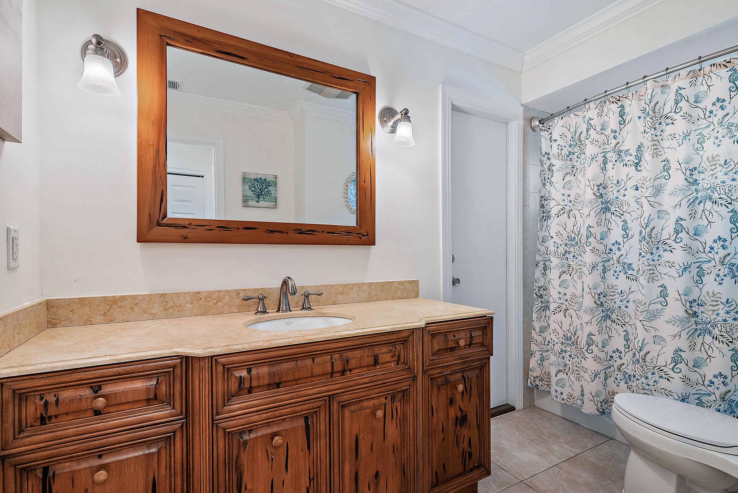 19165 Waterway Road Jupiter, FL 33469 - Photo 44 of 49 Guest Full Bathroom