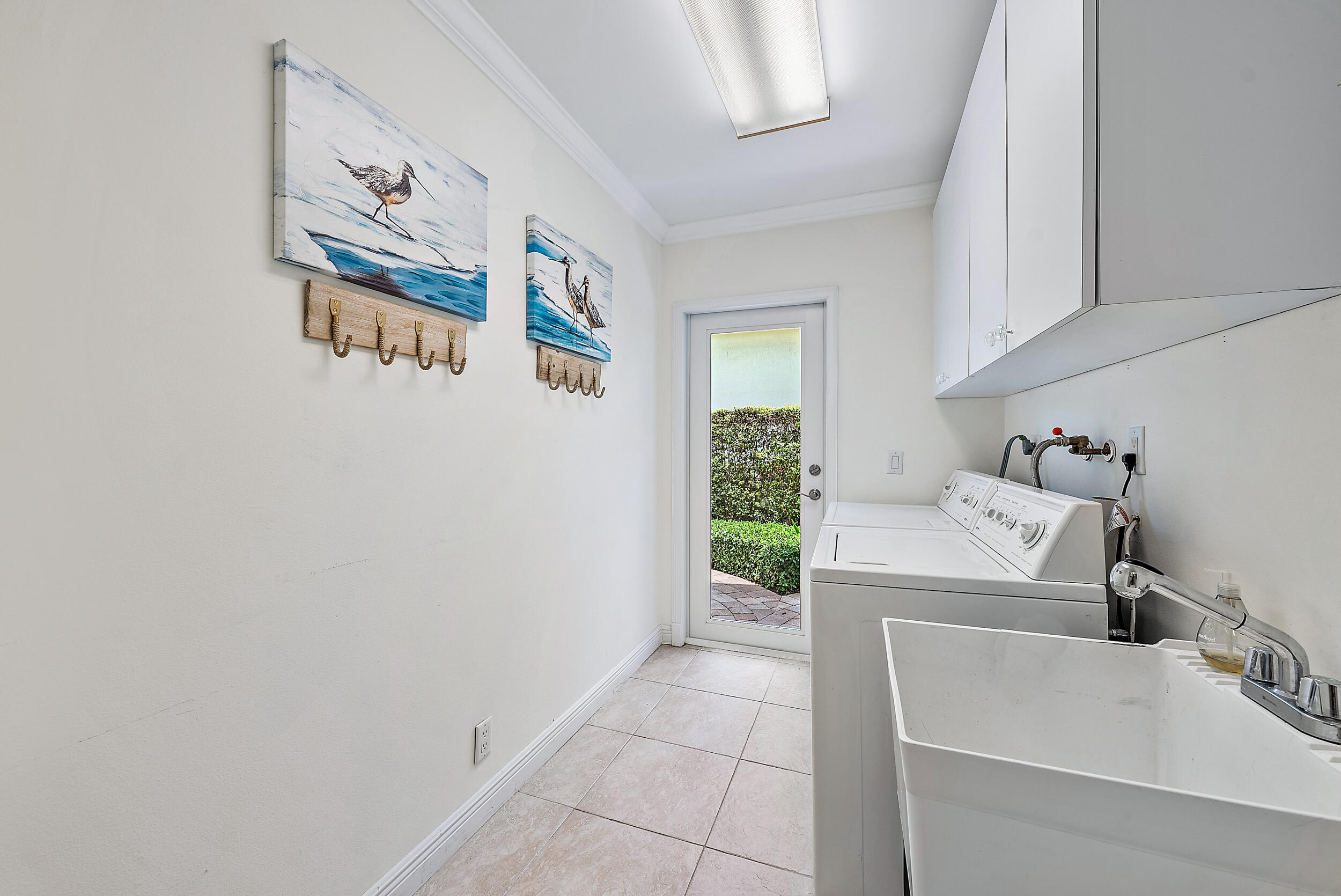 19165 Waterway Road Jupiter, FL 33469 - Photo 46 of 49 Laundry room