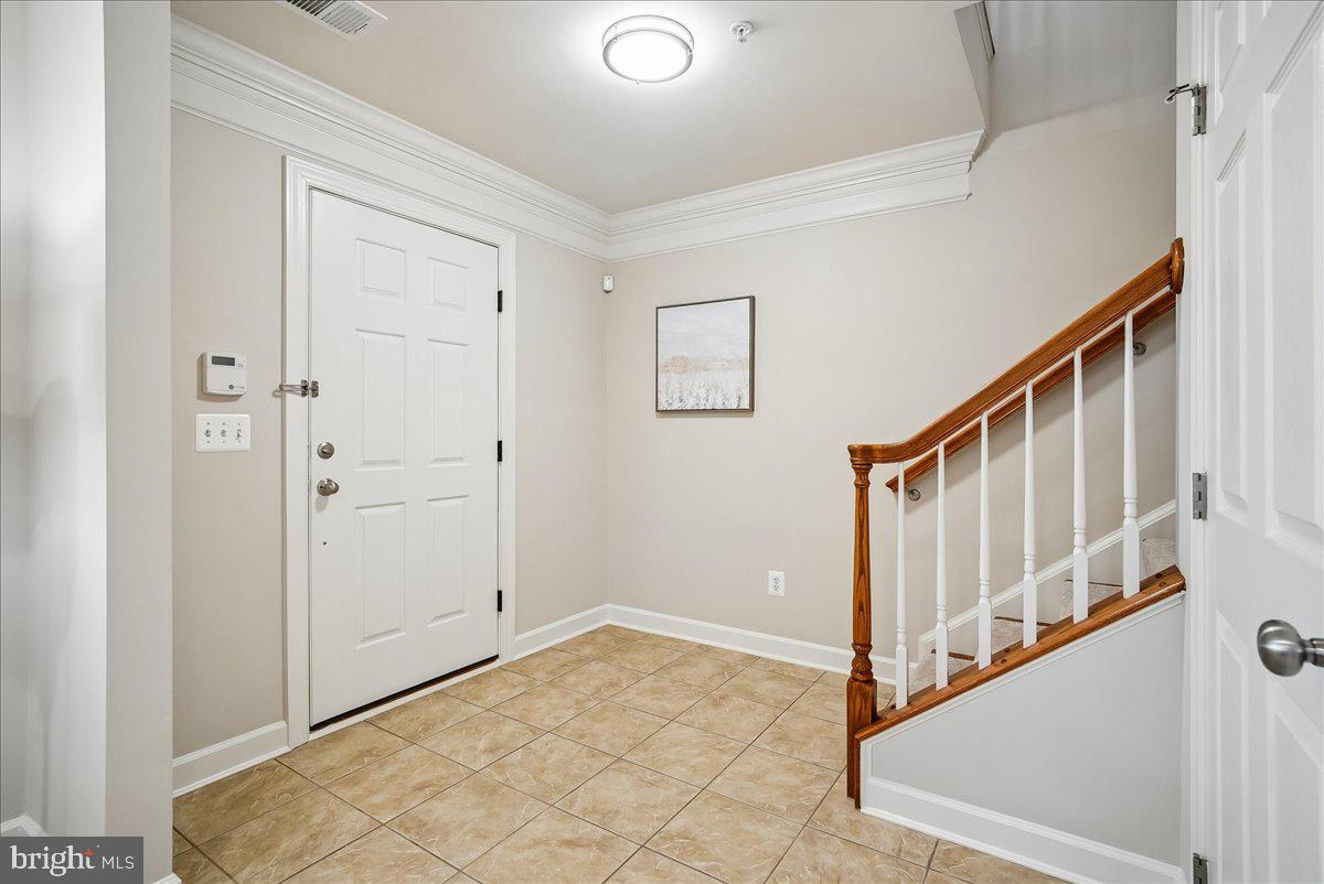 848 West Glebe Road Alexandria, VA 22305 - Photo 32 of 43 Entry foyer