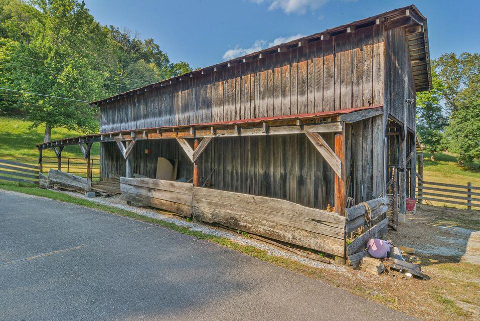 158 Pete Slagle Road Watauga, TN 37694 - Photo 64 of 70 barn5