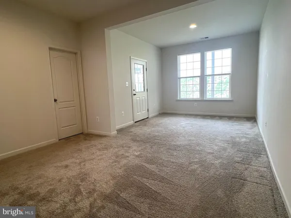 $2,100 | 123 Charterhouse Street, Falling Waters, WV 25419