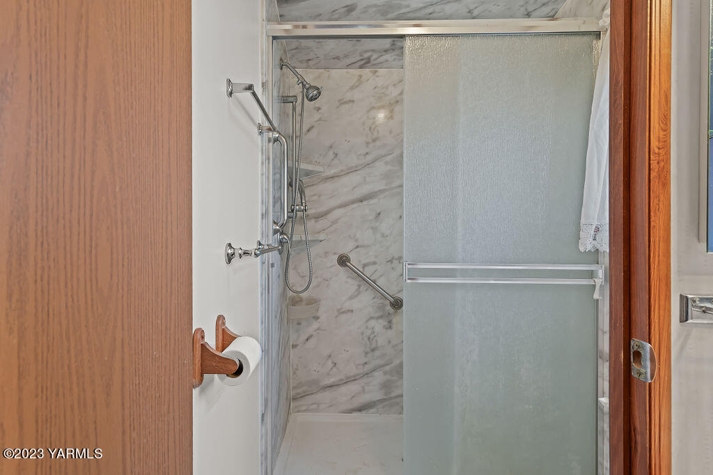 1200 South Euclid Road, Unit 99 Grandview, WA 98930 - Photo 15 of 22 a bathroom with a shower