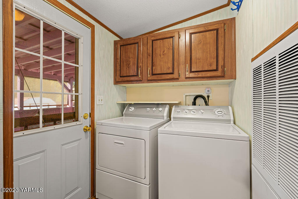 1200 South Euclid Road, Unit 99 Grandview, WA 98930 - Photo 19 of 22 a utility room with dryer and washer