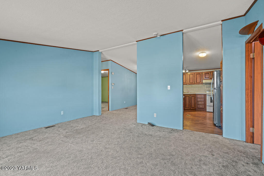 1200 South Euclid Road, Unit 99 Grandview, WA 98930 - Photo 6 of 22 an empty room with closet and mirror