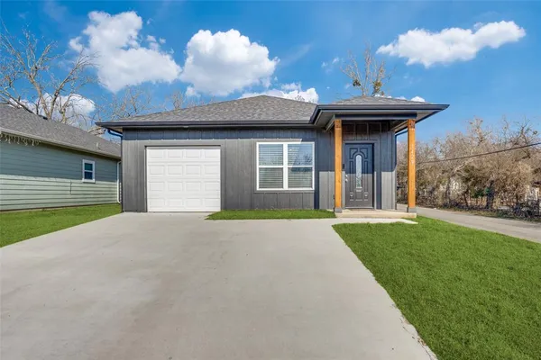 a view of a house with a yard and entertaining space