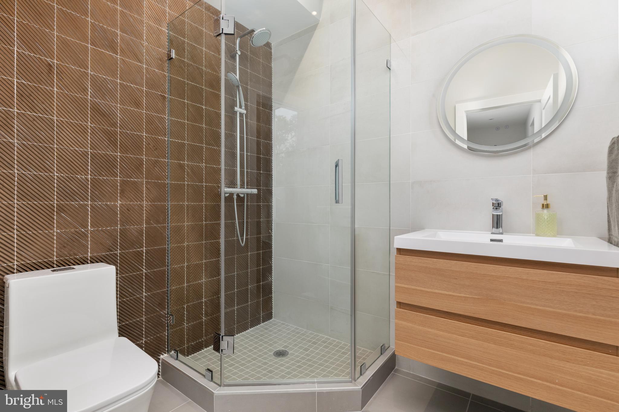 7435 Nigh Road Falls Church, VA 22043 - Photo 27 of 65 Bedroom 3 Ensuite