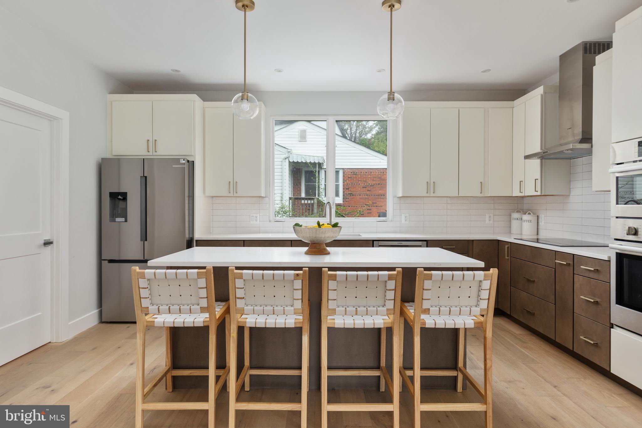 7435 Nigh Road Falls Church, VA 22043 - Photo 9 of 65 Large Island w Seating