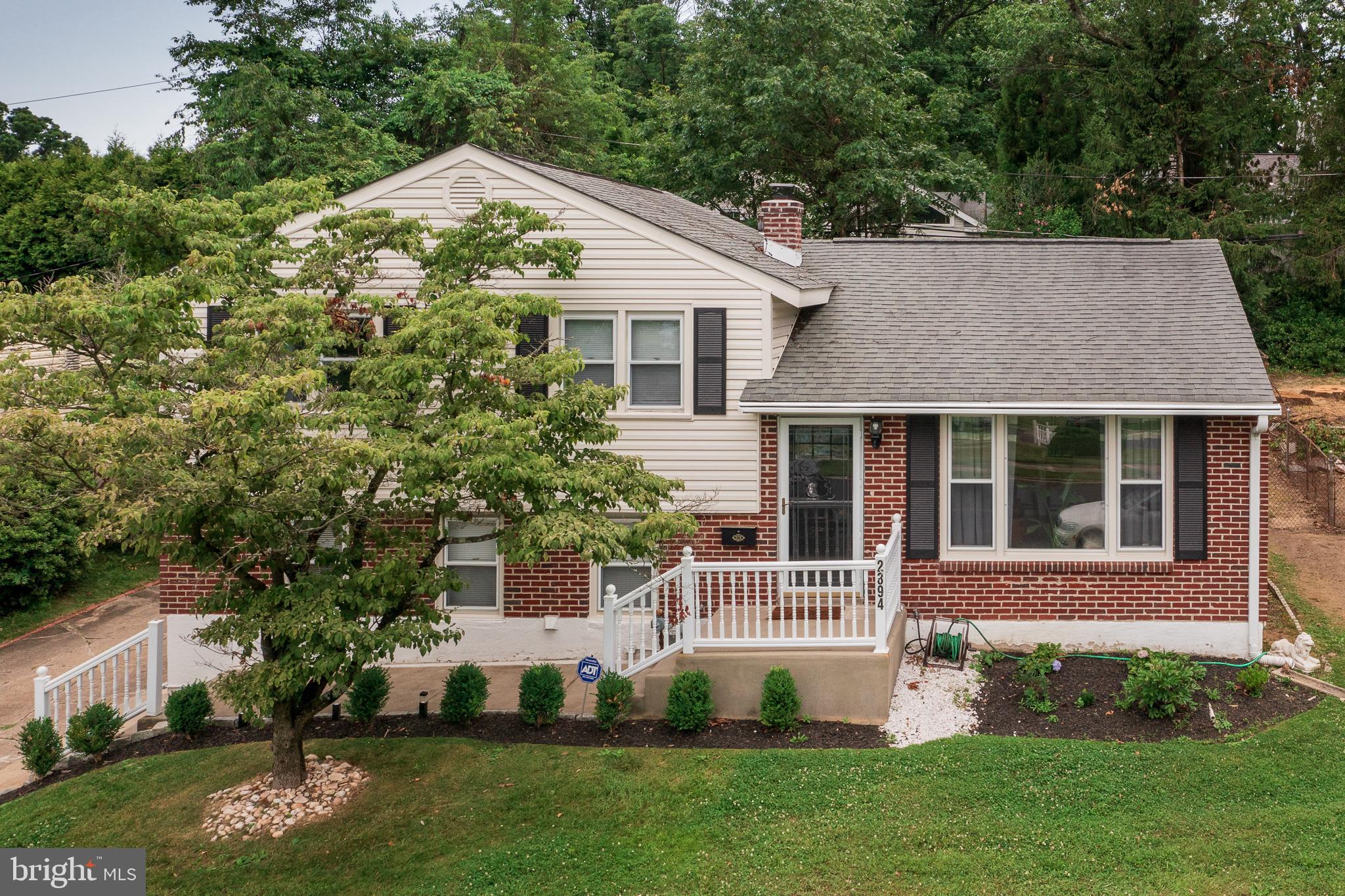2894 Woodland Road Abington, PA 19001 - Photo 4 of 42