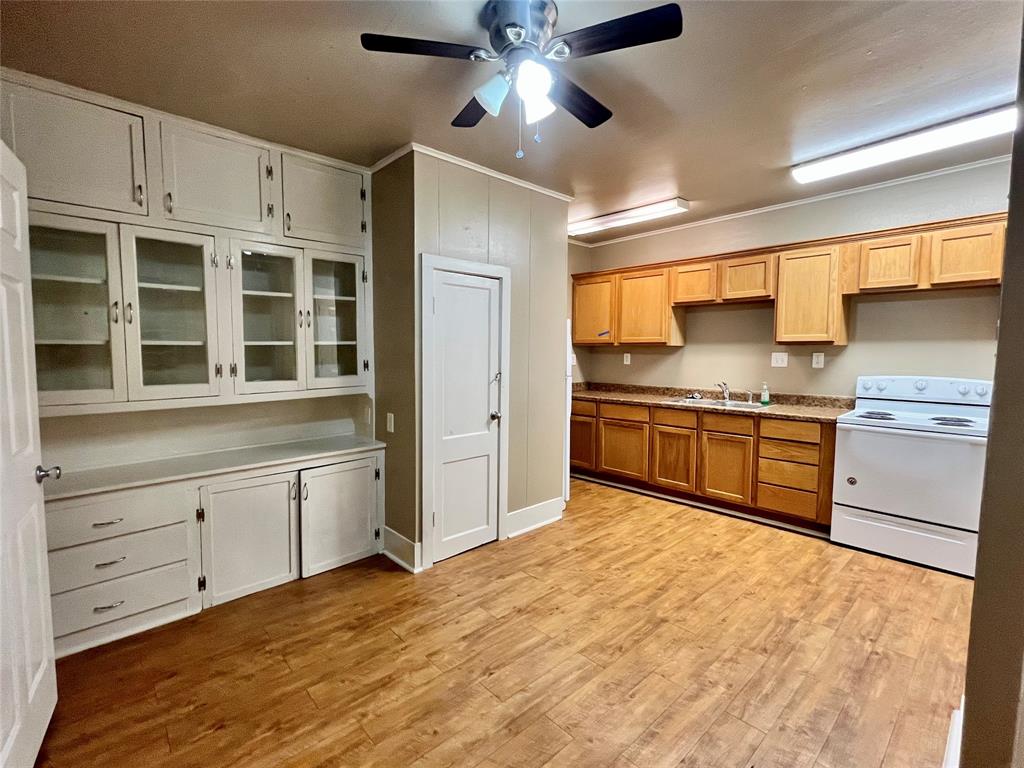 1002 Gregg Street, Unit CB Denton, TX 76201 - Photo 4 of 11 Notice the built in cabinets, shelving, and drawers.