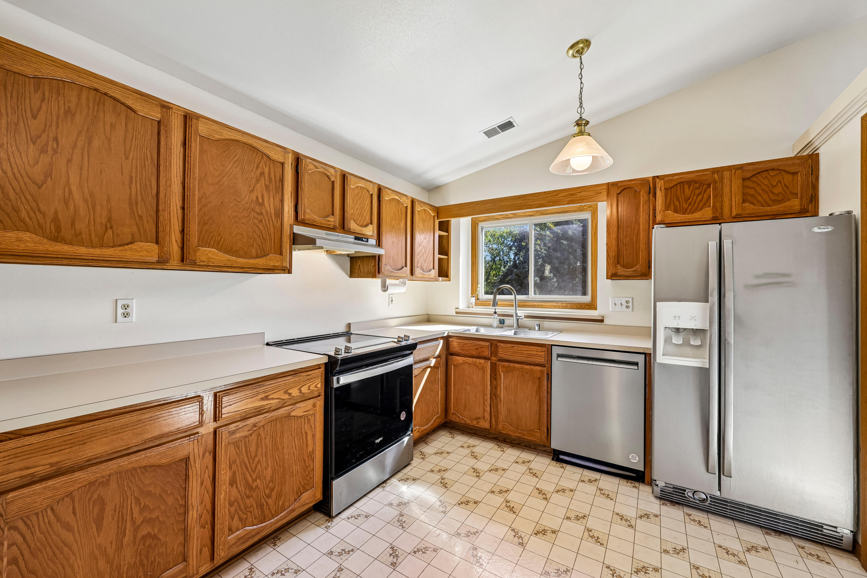 3725 West Loomis Road Greenfield, WI 53221 - Photo 8 of 36 Kitchen